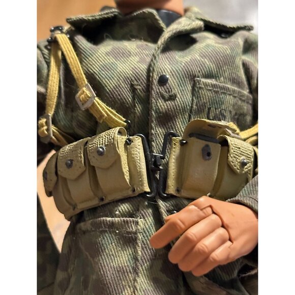 Hasbro GI Joe Blue Eyes Camo Utilities Jointed Rifle Ammo Pouch Helmet Marine 96 - Picture 6 of 13